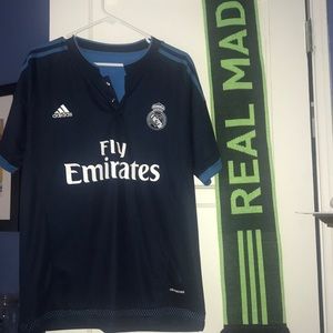 Real Madrid #7 soccer jersey + Scarf